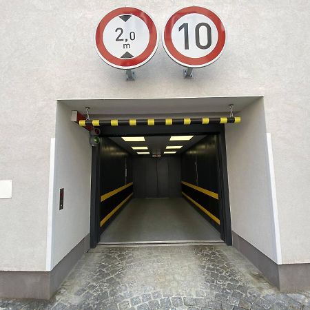 Seven Days Smichov Apartment Прага Екстериор снимка