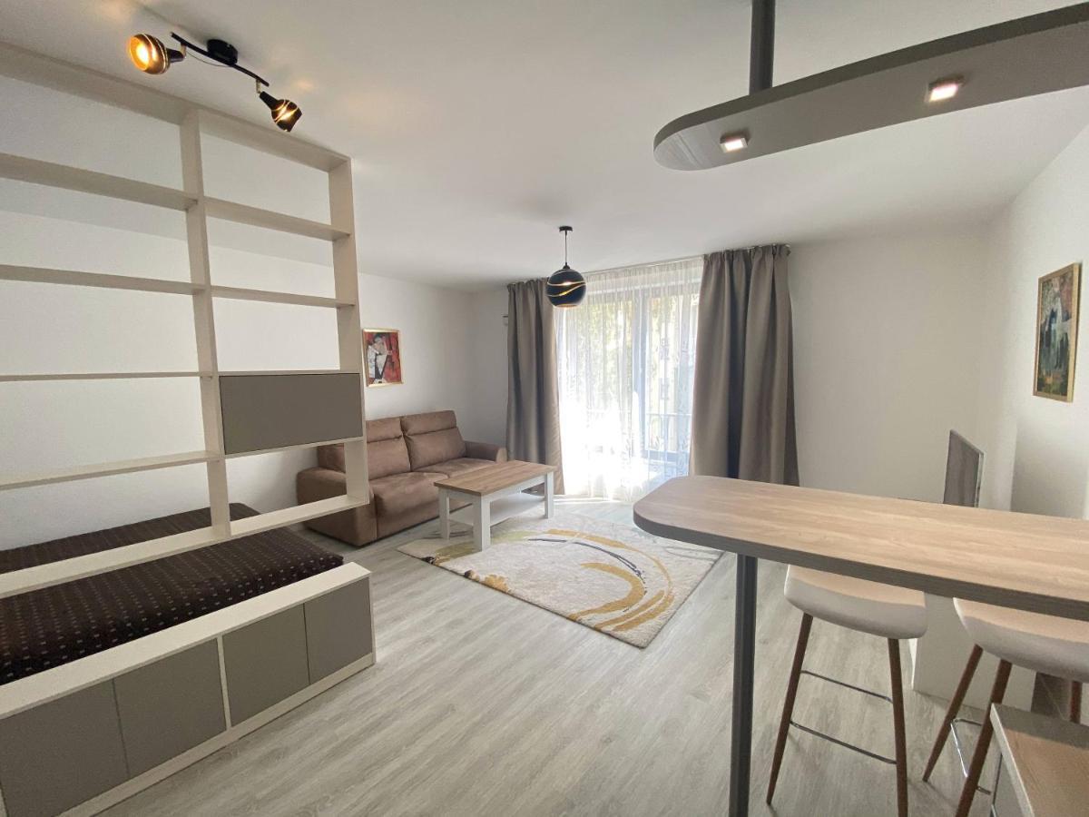 Seven Days Smichov Apartment Прага Екстериор снимка