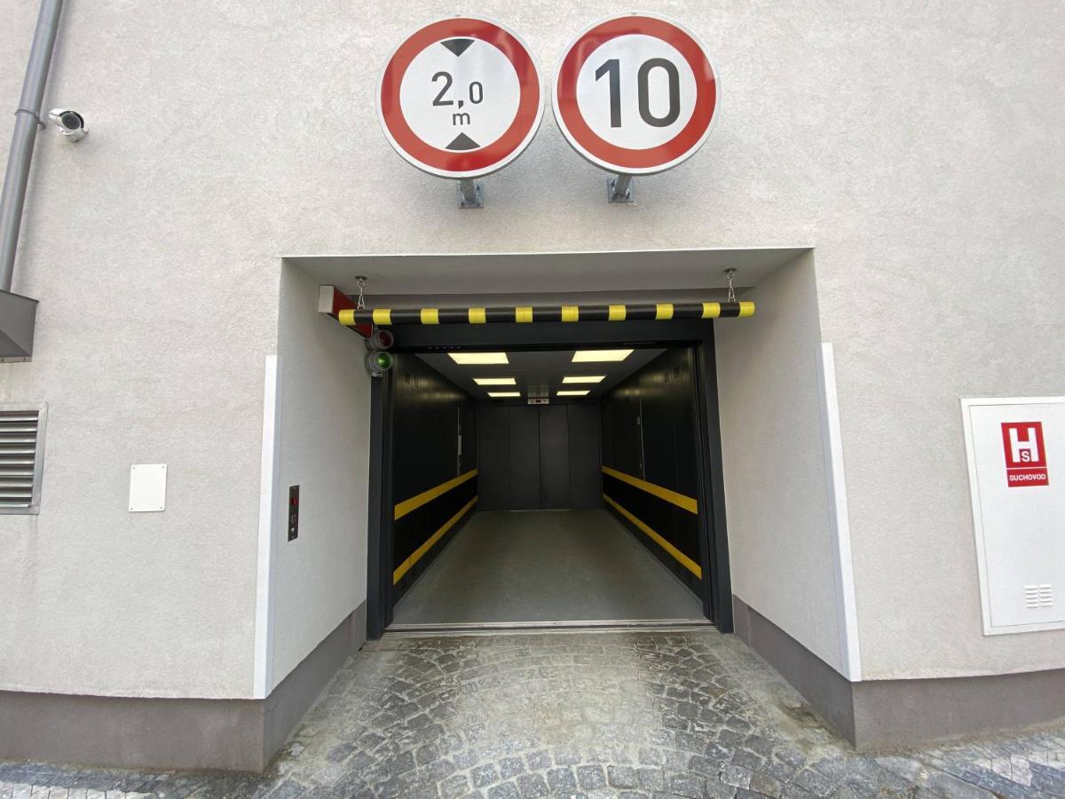 Seven Days Smichov Apartment Прага Екстериор снимка