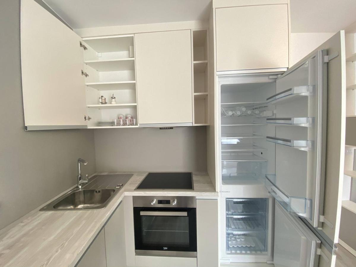 Seven Days Smichov Apartment Прага Екстериор снимка