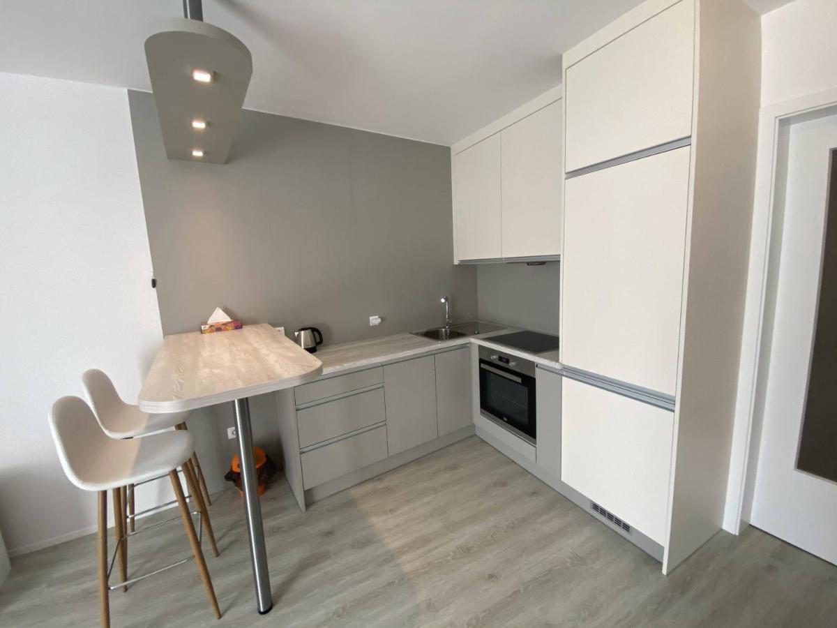 Seven Days Smichov Apartment Прага Екстериор снимка