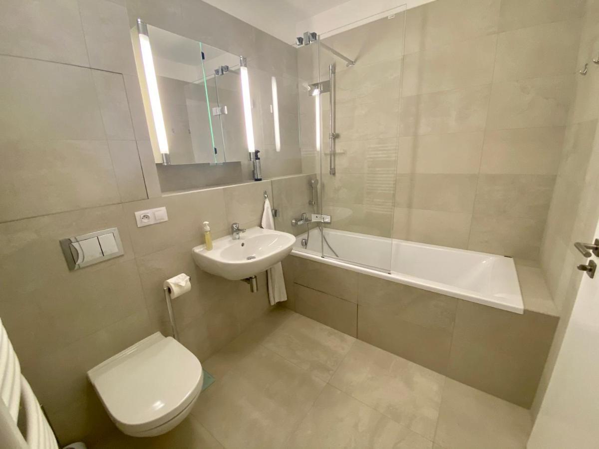 Seven Days Smichov Apartment Прага Екстериор снимка