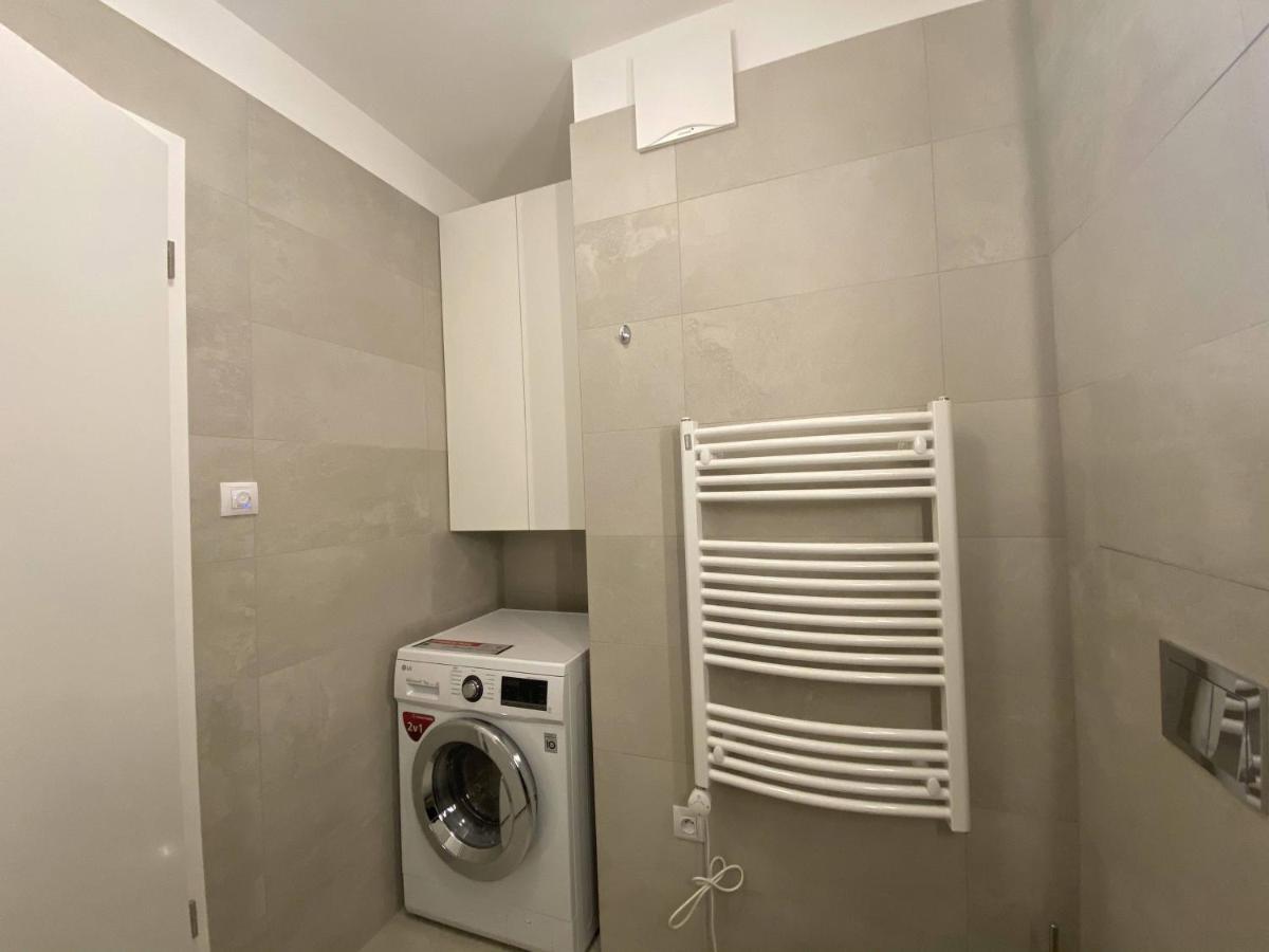 Seven Days Smichov Apartment Прага Екстериор снимка